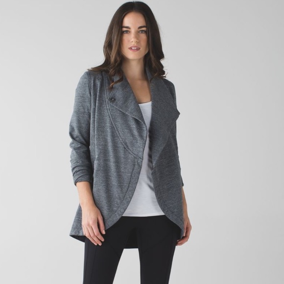 lululemon athletica Sweaters - 🍋 like new Lululemon That’s a Wrap, size 10